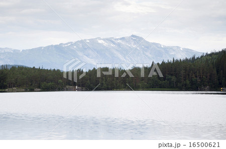 Lake Monsvatnet (Flatlandsmo, Voss, Norway) Lake Monsvatnet (Flatlandsmo, Voss, Norway) 16500621