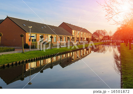 Picturesque houses on the canal in Meerkerk Picturesque houses on the canal in Meerkerk 16501872
