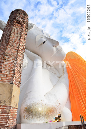 buddha temple statue backgorund big wall  16502298
