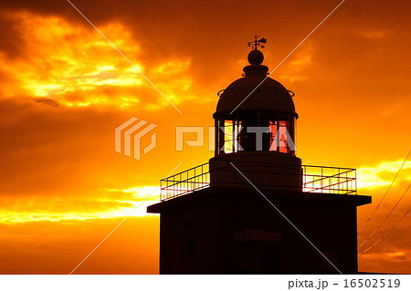 灯台の夕暮れ 16502519
