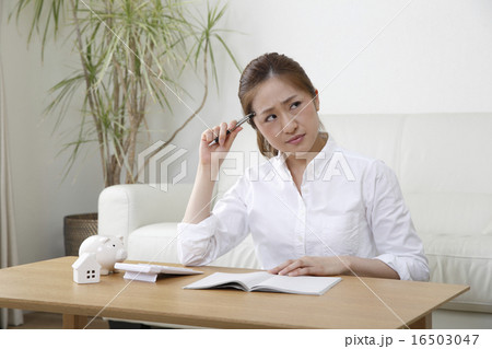 厳しい家計 厳しい家計 16503047