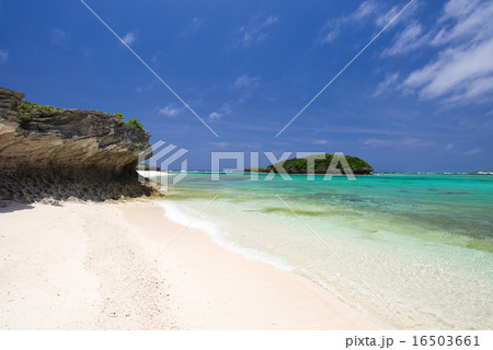 沖縄のビーチ・ジューマ海岸・野甫島  16503661