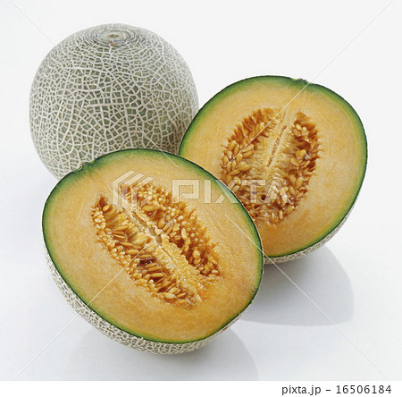 半分に割ったメロン 16506184