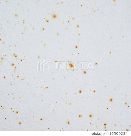 Rusty white wall fragments 16509234