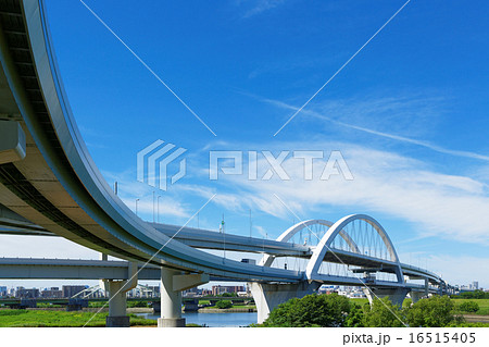 青空が広がる江北ジャンクションと五色桜大橋 青空が広がる江北ジャンクションと五色桜大橋 16515405