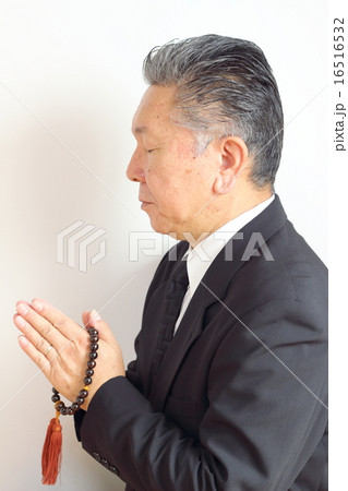 シニア男性　法事 16516532