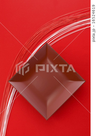 水引と塗り盆 16524619