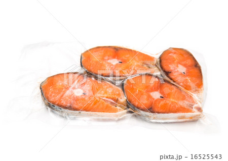 Frozen salmon fillets in a vacuum package 16525543