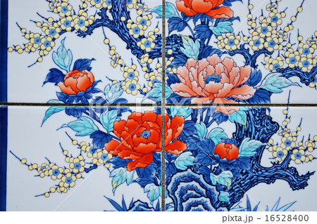 伊万里市大川内山の鍋島焼のデザイン 16528400