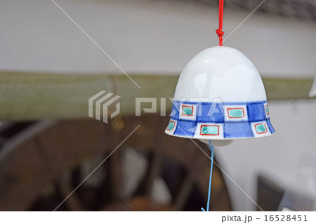 焼き物の風鈴 16528451