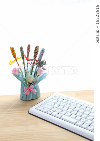 ラベンダースティックとキーボード 16528616