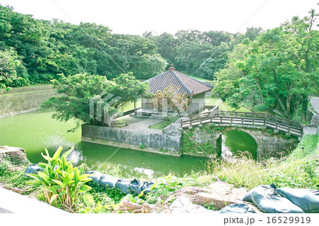 沖縄 首里城公園、弁財天堂 16529919