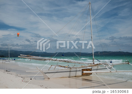 Sails on the beach 16530063