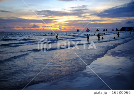 Sunset beach 16530066
