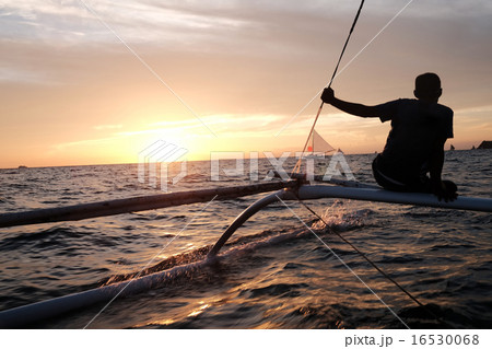 Sails on the beach 16530068