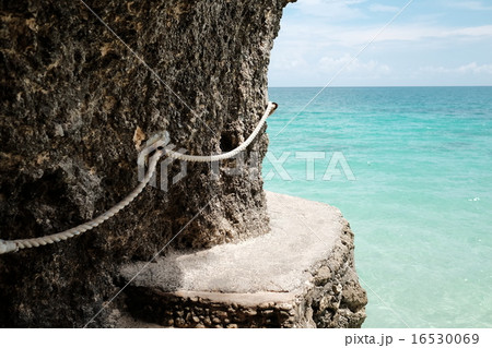 Cliff along beach 16530069