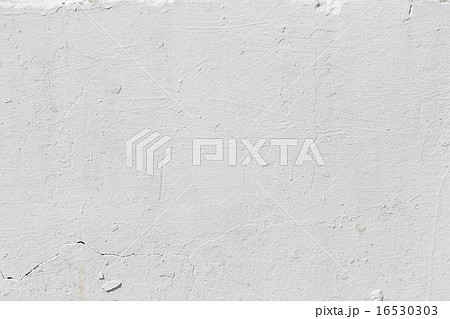 Grungy white concrete wall background 16530303