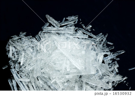 メントールの結晶(背景黒) メントールの結晶(背景黒) 16530932