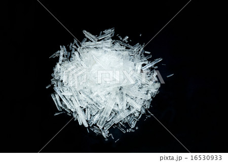メントールの結晶(背景黒) メントールの結晶(背景黒) 16530933