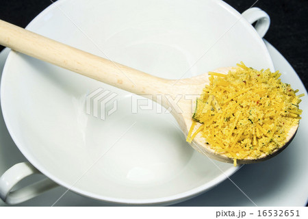 instant chicken noodle soup 16532651