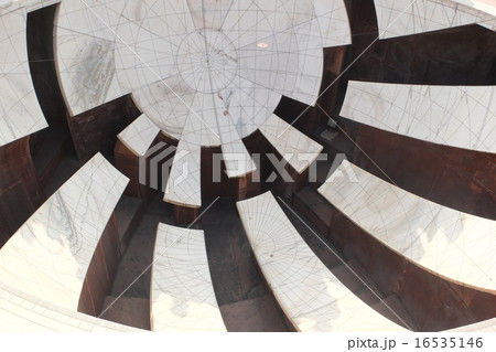 インド、ジャイプルの天体観測施設（天文台）、ジャンタル・マンタル Jantar Mantar 16535146