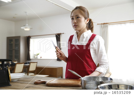 疲れた主婦 16535209