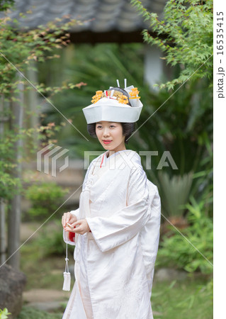 Bride's kimono by pure white dress 16535415