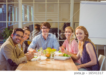 Business people having lunch Business people having lunch 16541317
