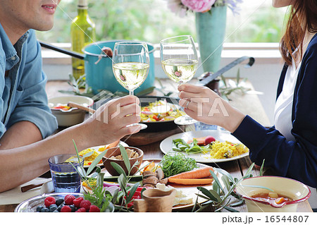 オーガニックフードランチ カップル オーガニックフードランチ カップル 16544807