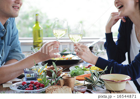 オーガニックフードランチ カップル オーガニックフードランチ カップル 16544871