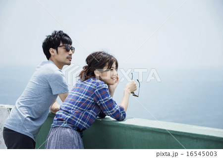 カップル、海 16545003