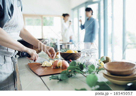 ホームパーティ、食事 16545057