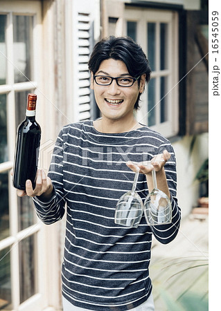 男性ポートレート、ワイン、 16545059