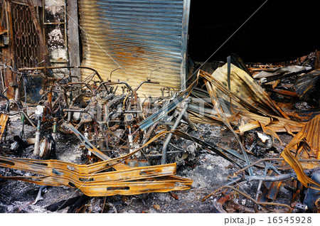 Horror fire, burned vehicle, Ho Chi Minh city 16545928