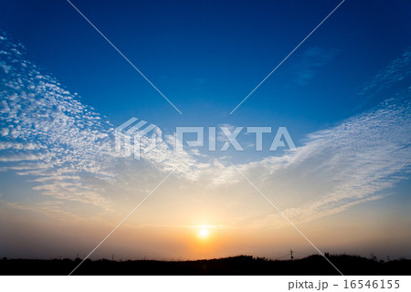翼を広げた雲 翼を広げた雲 16546155