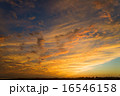 夕焼けに映える雲 16546158