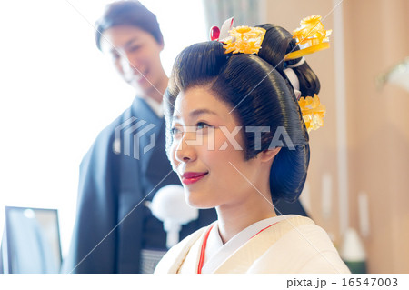 Bride's kimono by pure white dress 16547003