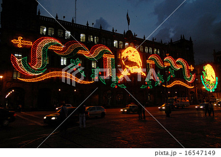 メキシコ メキシコシティ ソカロ 独立記念日のイルミネーション メキシコ メキシコシティ ソカロ 独立記念日のイルミネーション 16547149