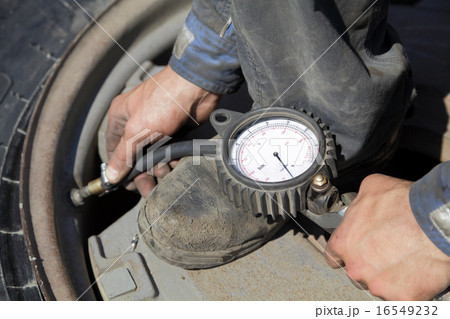 Tire servicing 16549232