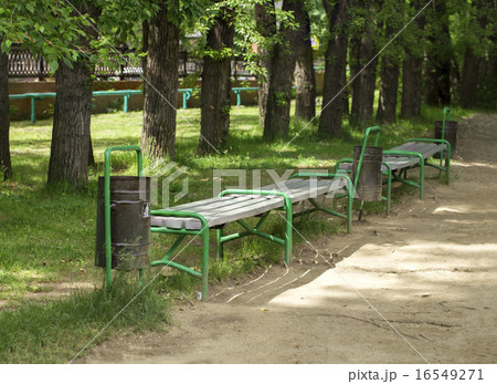 bench on the white background  16549271