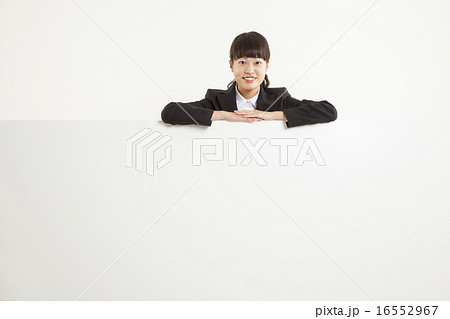 スーツの女性 16552967