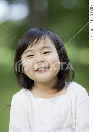 女の子　子ども 16553887
