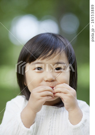 女の子　子ども 16553889
