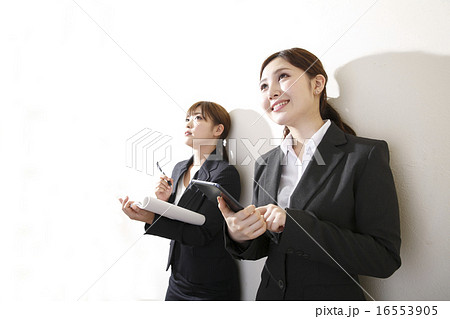 ２人の働く女性 16553905