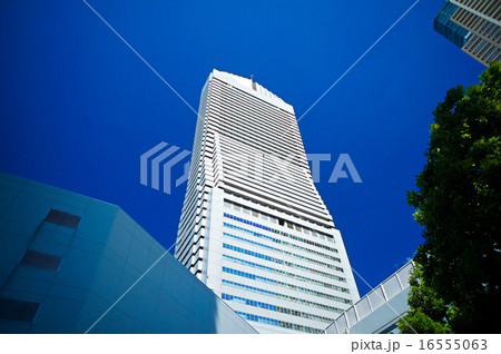 大阪弁天町orc0 オーク1番街とクロスタワー大阪ベイ の写真素材