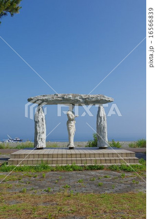 新潟　糸魚川　青海海岸にある沼河比売（ぬなかわひめ）像 16566839