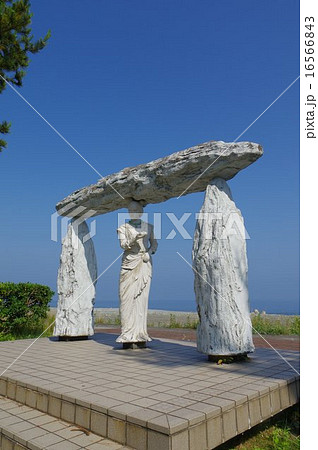 新潟　糸魚川　青海海岸にある沼河比売（ぬなかわひめ）像 16566843