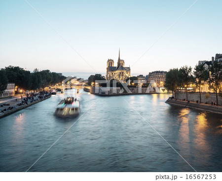 Notre Dame de Paris, France 16567253
