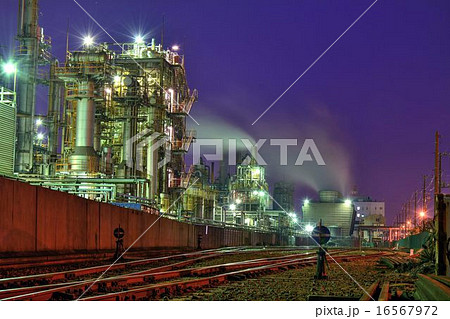 川崎の工場の夜景 16567972