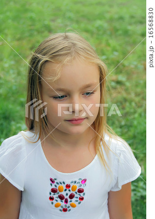 Girl with blond hair 16568830